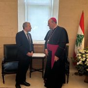 قدم رئيس التيار الوطني الحر النائب جبران باسيل على رأس وفد التعازي بالبابا فرنسيس، وذلك في السفارة البابوية في حريصا.