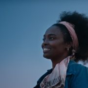 ليسجل المشاركة الثانية لمخرجته بالمهرجان فيلم سماء بلا أرض بمسابقة نظرة ما في مهرجان كان السينمائي الدولي