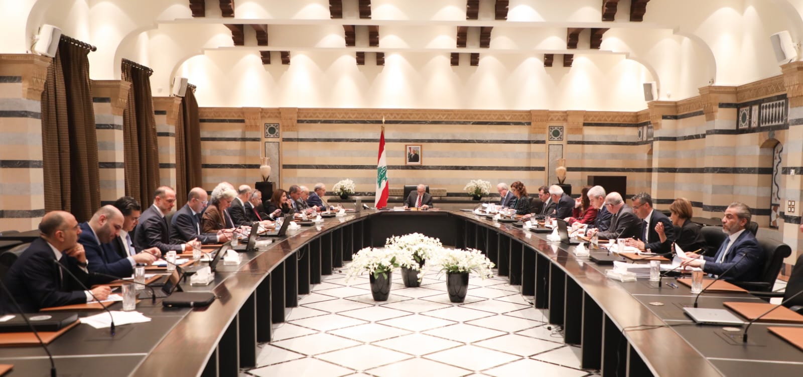 بعد انتهاء الجلسة قرابة الاولى والنصف ادلى وزير الاعلام بول مرقص بالمعلومات الرسمية الاتية: بعد انتهاء الجلسة قرابة الاولى والنصف ادلى وزير الاعلام بول مرقص بالمعلومات الرسمية الاتية: