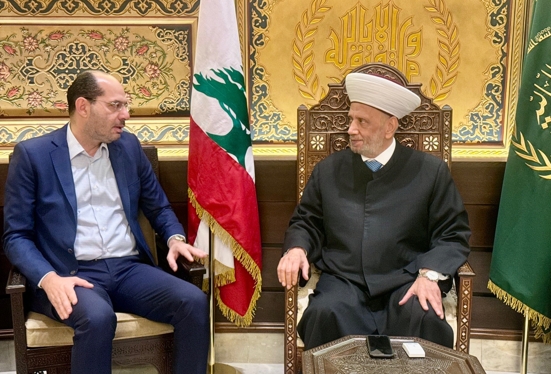 استقبل مفتي الجمهورية اللبنانية الشيخ عبد اللطيف دريان في دار الفتوى النائب حسن مراد استقبل مفتي الجمهورية اللبنانية الشيخ عبد اللطيف دريان في دار الفتوى النائب حسن مراد