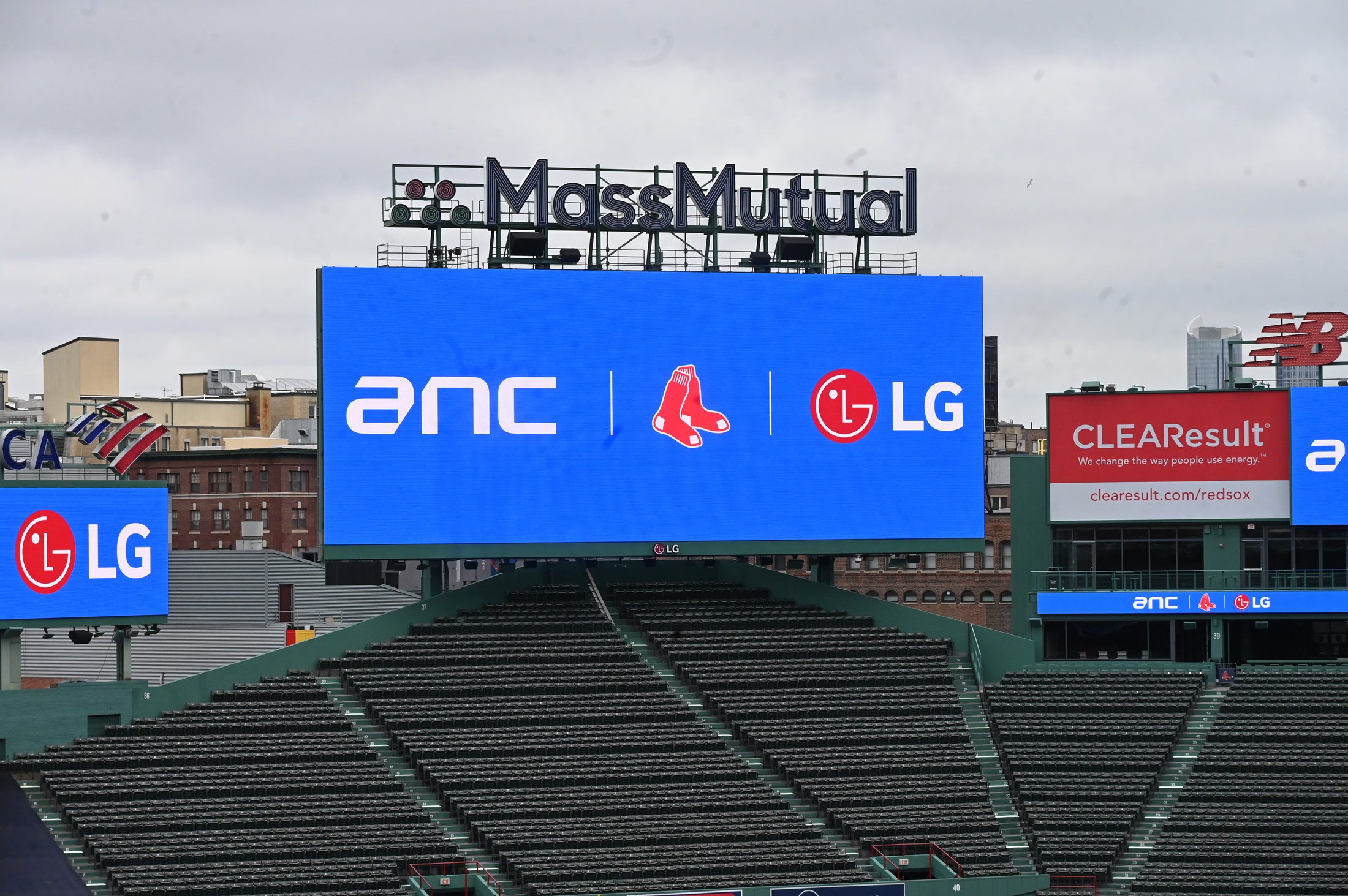 إل جي تُزوّد ​​ملعب بوسطن RED SOX بحلول عرض تجارية ضخمة
