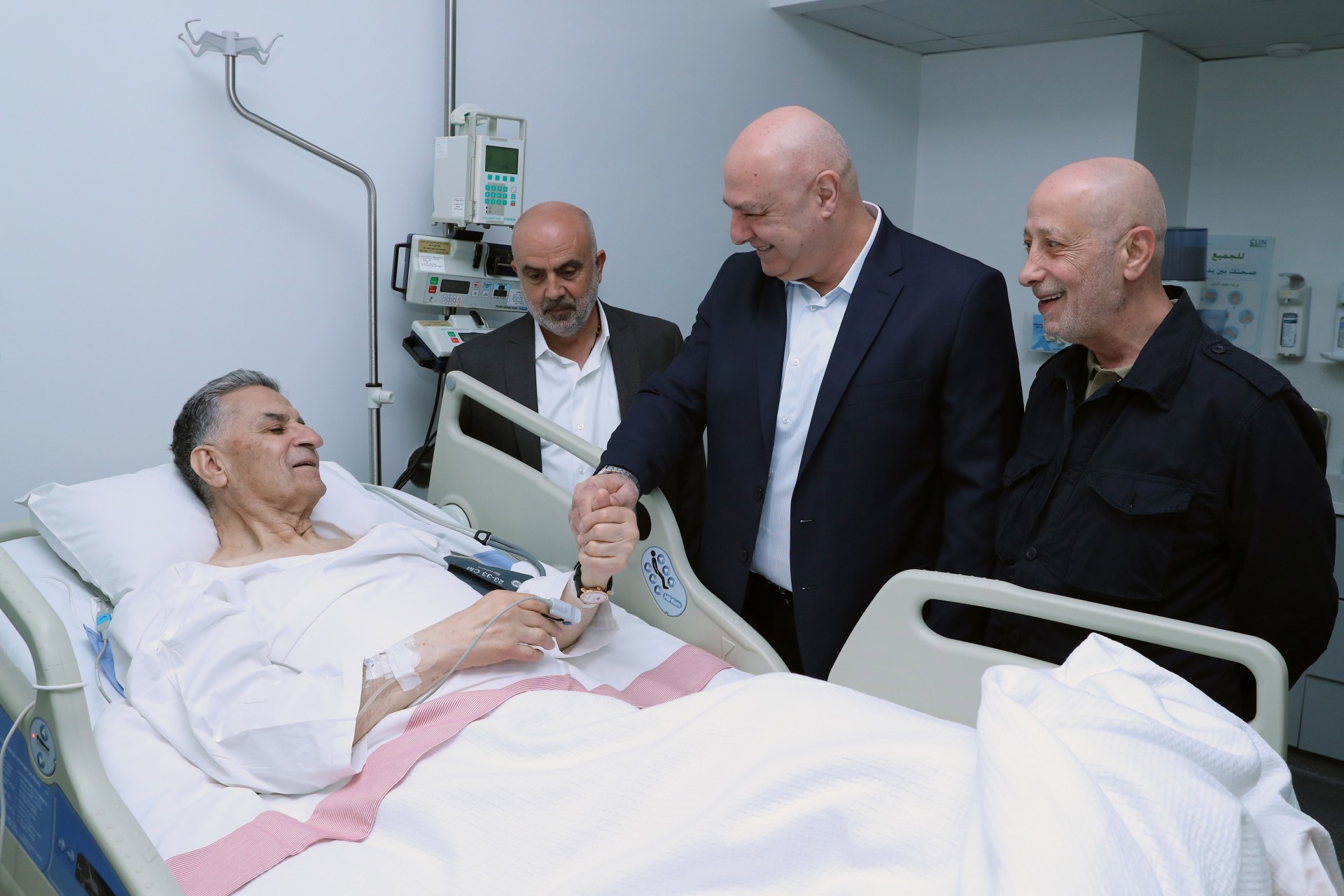 الرئيس عون عاد البطريرك الراعي في اوتيل ديو واطمأن إلى صحته بعد نجاح الجراحة التي اجريت له الرئيس عون عاد البطريرك الراعي في اوتيل ديو واطمأن إلى صحته بعد نجاح الجراحة التي اجريت له