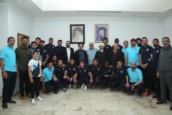 العلامة فضل الله مستقبلا نادي المبرة الرياضي: حبذا لو تحكم الروح الرياضية حركة السياسة في هذا الوطن