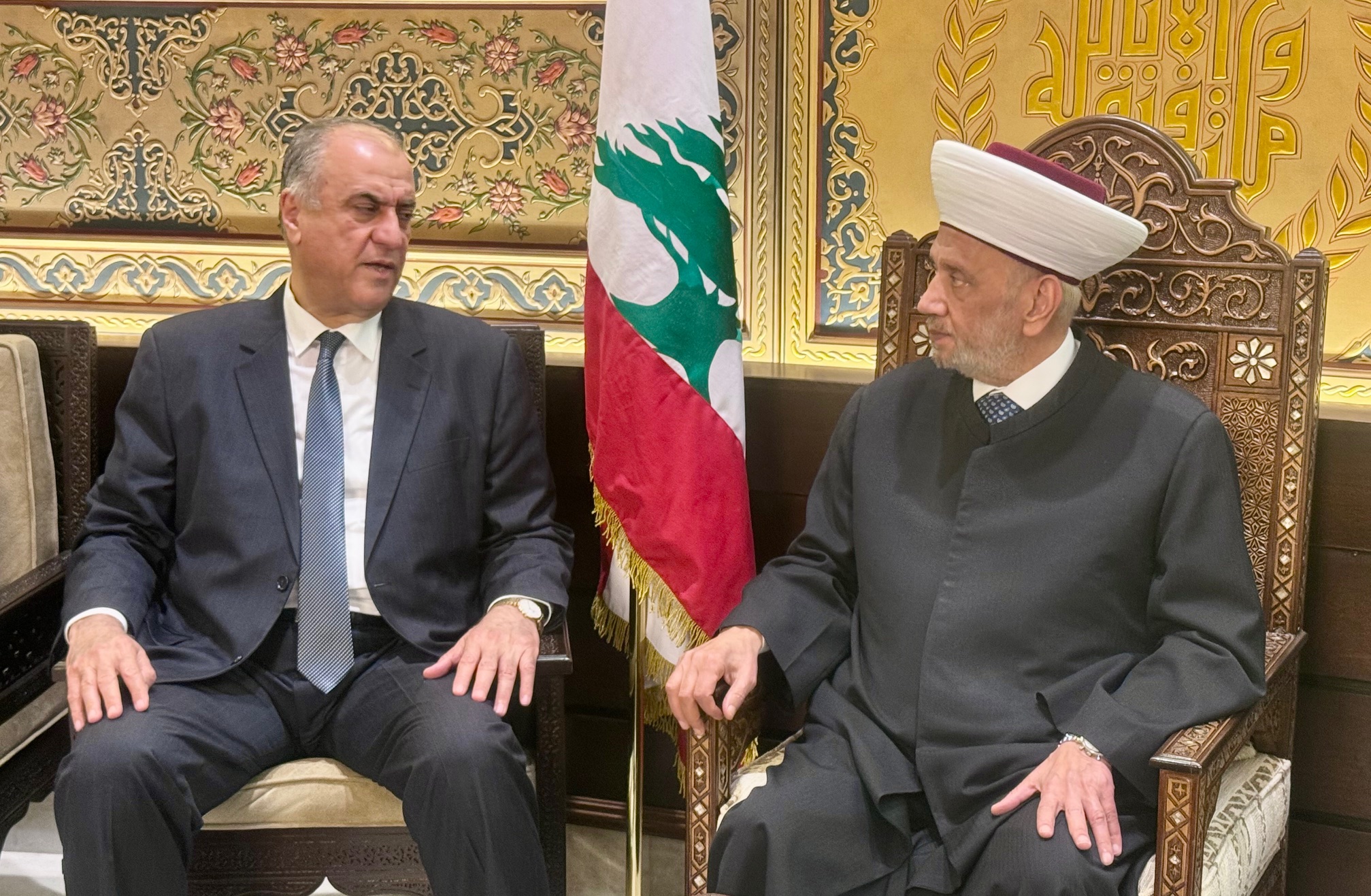 استقبل مفتي الجمهورية اللبنانية الشيخ عبد اللطيف دريان في دار الفتوى النائب محمد سليمان استقبل مفتي الجمهورية اللبنانية الشيخ عبد اللطيف دريان في دار الفتوى النائب محمد سليمان