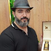 خبير العطور محمد فؤاد الحراكي ومحل البراق للعطور في الشارقة