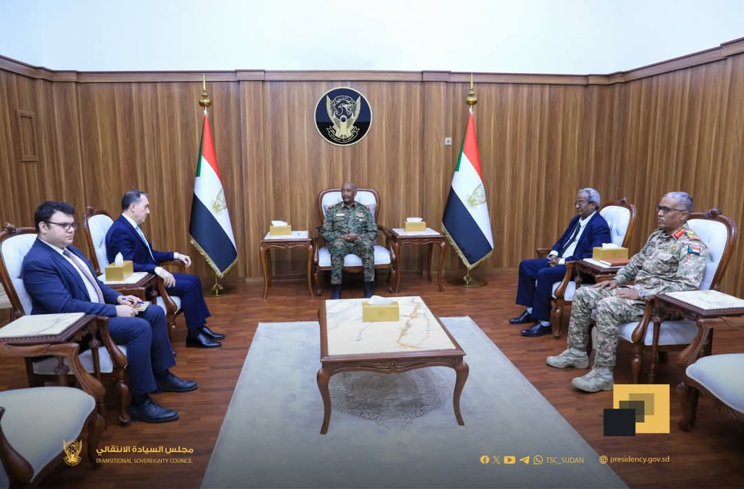 رئيس مجلس السيادة  يلتقي السفير التركي لدى السودان