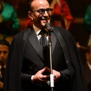 تكريم المغربي طهور يتحول إلى مهرجان حبّ في مراكش