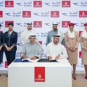 طيران الإمارات توقّع اتفاقية إنترلاين مع الخطوط الجوية الكويتية لتعزيز خيارات السفر