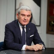 لتجنّب المواجهة بين الجيش اللبناني وحزب الله … عيسى الخوري: الحوار يكون عن متى وكيف سيُسلّم السلاح وليس ما إذا سيُسلم أم لا