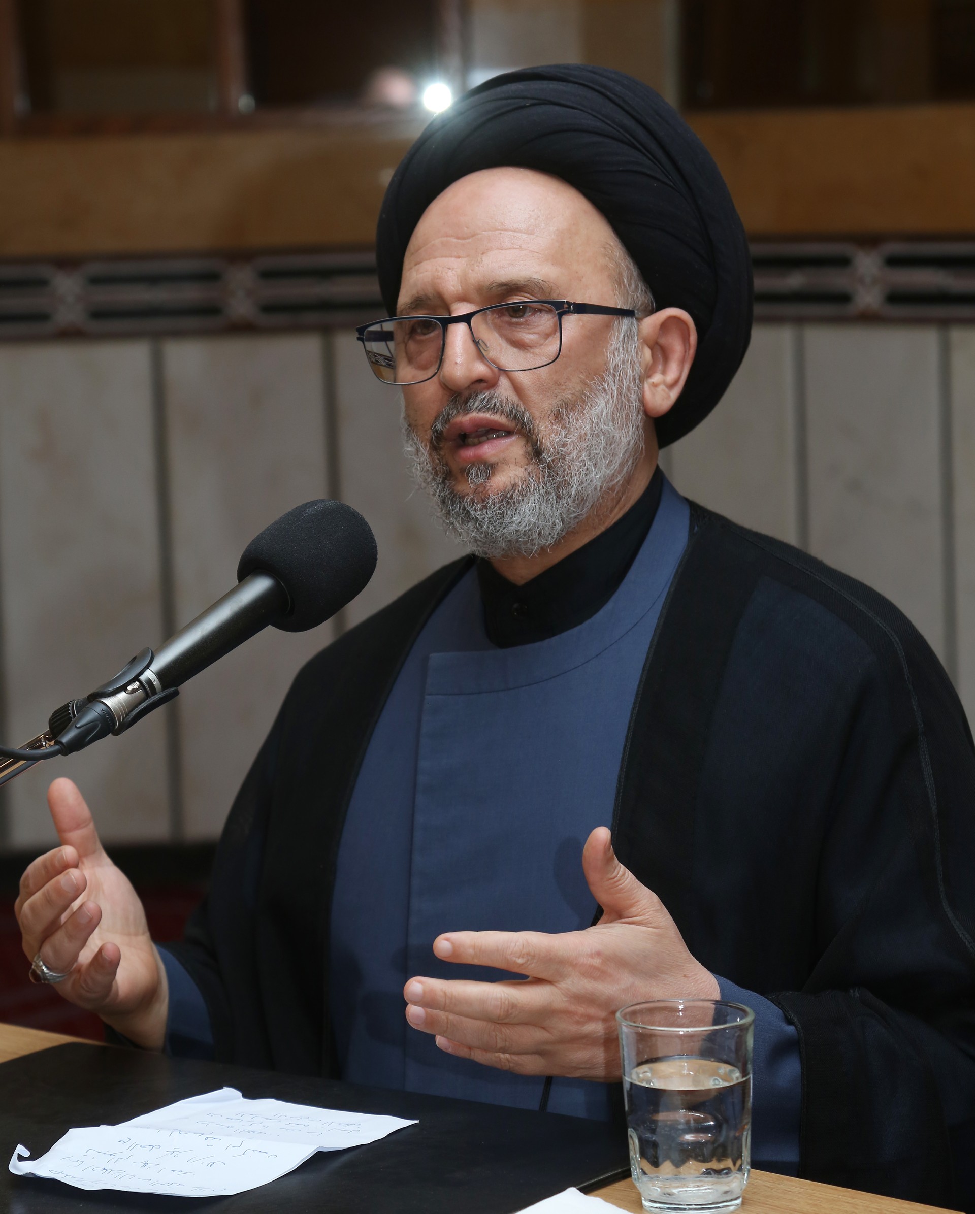 محاضرا في المركز الإسلامي الثقافي العلامة فضل الله: المرحلة تحتاج إلى الحكماء محاضرا في المركز الإسلامي الثقافي العلامة فضل الله: المرحلة تحتاج إلى الحكماء