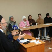 محاضرا في مكتبة المرجع فضل الله(رض) في حارة حريك العلامة فضل الله: الاستثمار الأمثل للوقت مدخل للنهوض بواقعنا نحو الافضل