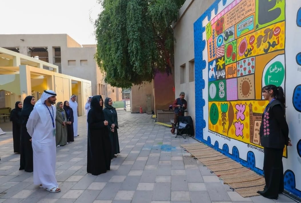 مريم عيد المنصوري تبرز إبداعها في أول مشاركة لها بمهرجان سكة للفنون بدبي