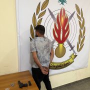 مطلوب للقضاء بجرائم سلب بقوة السلاح، سرقة، وتأليف عصابة سرقة سيارات ودراجات آلية، في قبضة شعبة المعلومات
