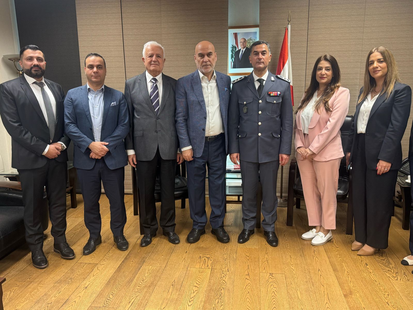 وفد من الجامعة الحديثة للإدارة والعلوم (MUBS) يزور المدير العام لقوى الأمن الداخلي لتهنئته بمنصبه الجديد ولبحث سبل التعاون الأكاديمي والأمني وفد من الجامعة الحديثة للإدارة والعلوم (MUBS) يزور المدير العام لقوى الأمن الداخلي لتهنئته بمنصبه الجديد ولبحث سبل التعاون الأكاديمي والأمني