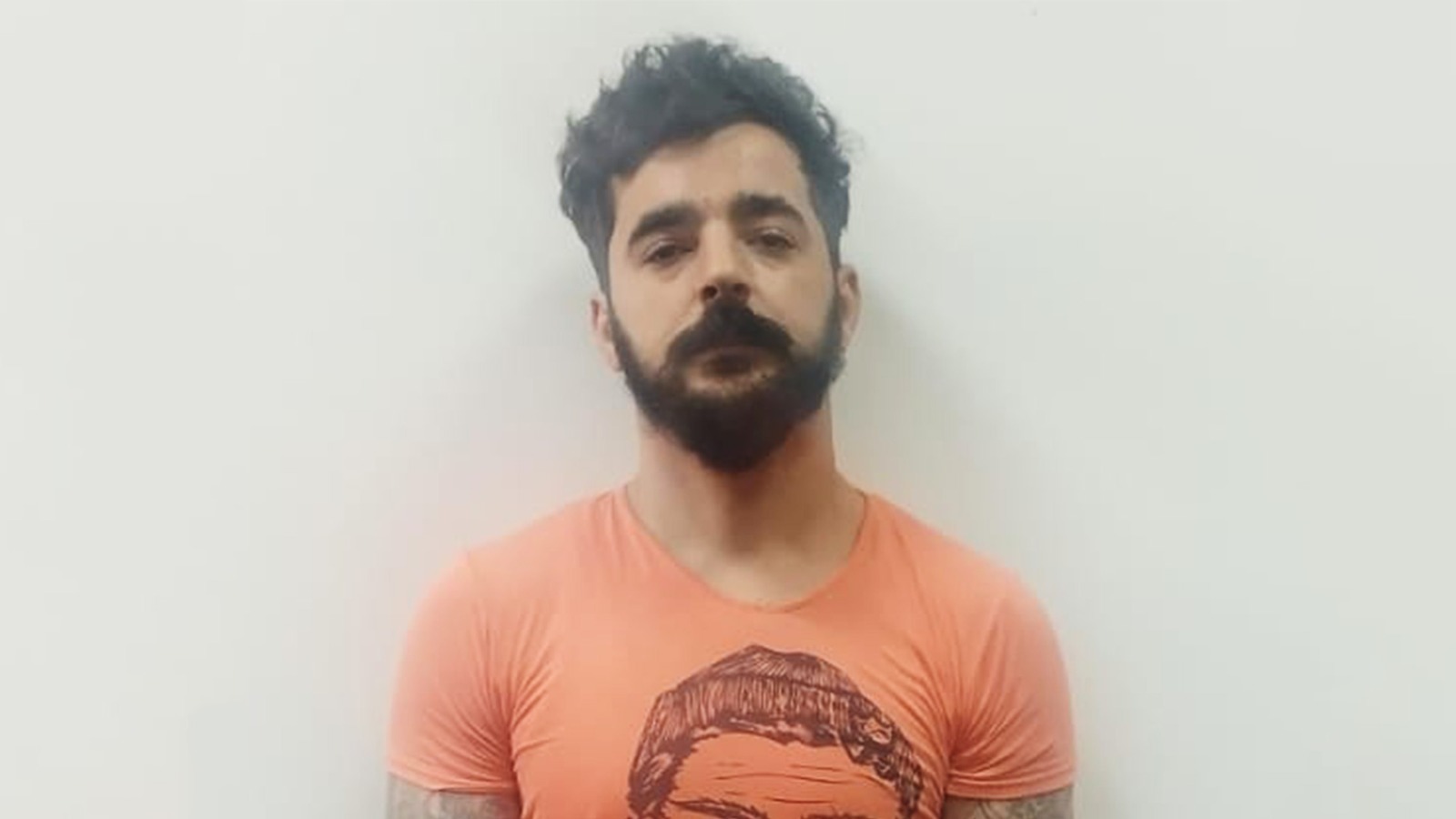 في الجنوب، ينشط بعمليات السلب بقوة السلاح منتحلًا صفة أمنية، هل من وقع ضحيّته؟ في الجنوب، ينشط بعمليات السلب بقوة السلاح منتحلًا صفة أمنية، هل من وقع ضحيّته؟