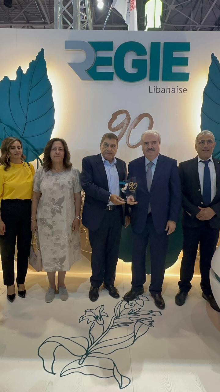 اشاد بتحوّلها “من مؤسسة كانت تخسر إلى مؤسسة رابحة تدرّ أموالاً على الخزينة” جابر تفقّد جناح “الريجي” في معرض “صُنع في لبنان”: أمام الصناعة اللبنانية اليوم فرصة ممتازة اشاد بتحوّلها “من مؤسسة كانت تخسر إلى مؤسسة رابحة تدرّ أموالاً على الخزينة” جابر تفقّد جناح “الريجي” في معرض “صُنع في لبنان”: أمام الصناعة اللبنانية اليوم فرصة ممتازة