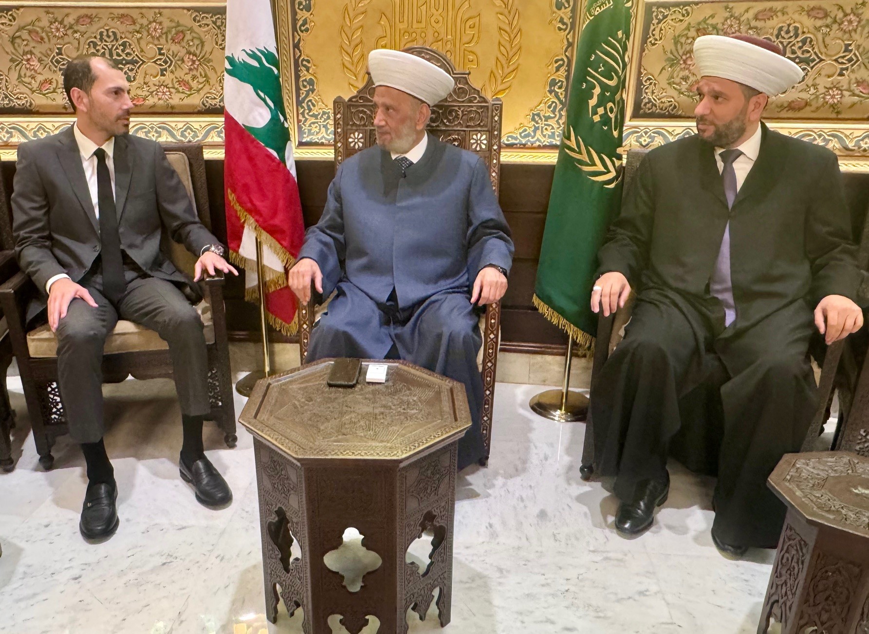 استقبل مفتي الجمهورية اللبنانية الشيخ عبد اللطيف دريان في دار الفتوى النائب أحمد الخير استقبل مفتي الجمهورية اللبنانية الشيخ عبد اللطيف دريان في دار الفتوى النائب أحمد الخير