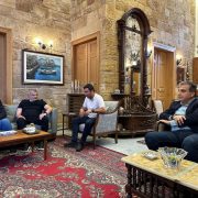 إستقبل رئيس التيار الوطني الحر النائب جبران باسيل رئيس بلدية قرطبا فادي مارتينوس في دارته في البترون.