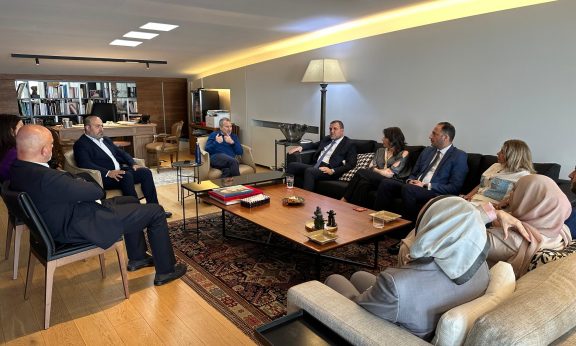 إستقبل رئيس التيار الوطني الحر النائب جبران باسيل لجنة الإغتراب في نقابة المحامين في بيروت برئاسة المحامي سامر بعلبكي