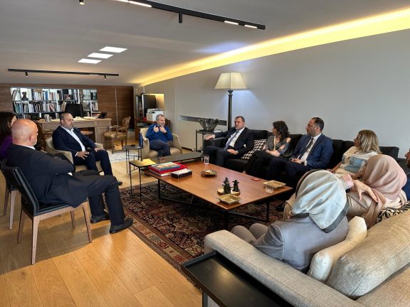 إستقبل رئيس التيار الوطني الحر النائب جبران باسيل لجنة الإغتراب في نقابة المحامين في بيروت برئاسة المحامي سامر بعلبكي