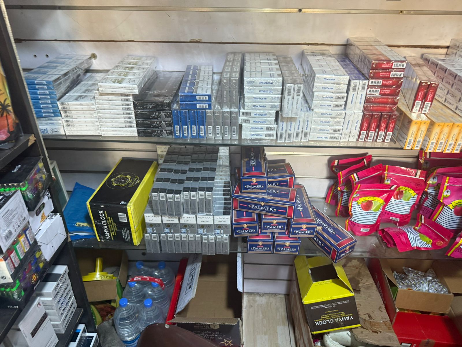 الريجي ضبطت مصنوعات تبغية مهرّبة ومزوّرة في الفرزل وبئر حسن الريجي ضبطت مصنوعات تبغية مهرّبة ومزوّرة في الفرزل وبئر حسن