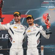 العُماني الفيصل الزبير يحقق منصتي تتويج مع زميله في فريق المنار للسباقات  ينز كلينغمان في سباقات زاندفورت القصيرة “السبرينت”