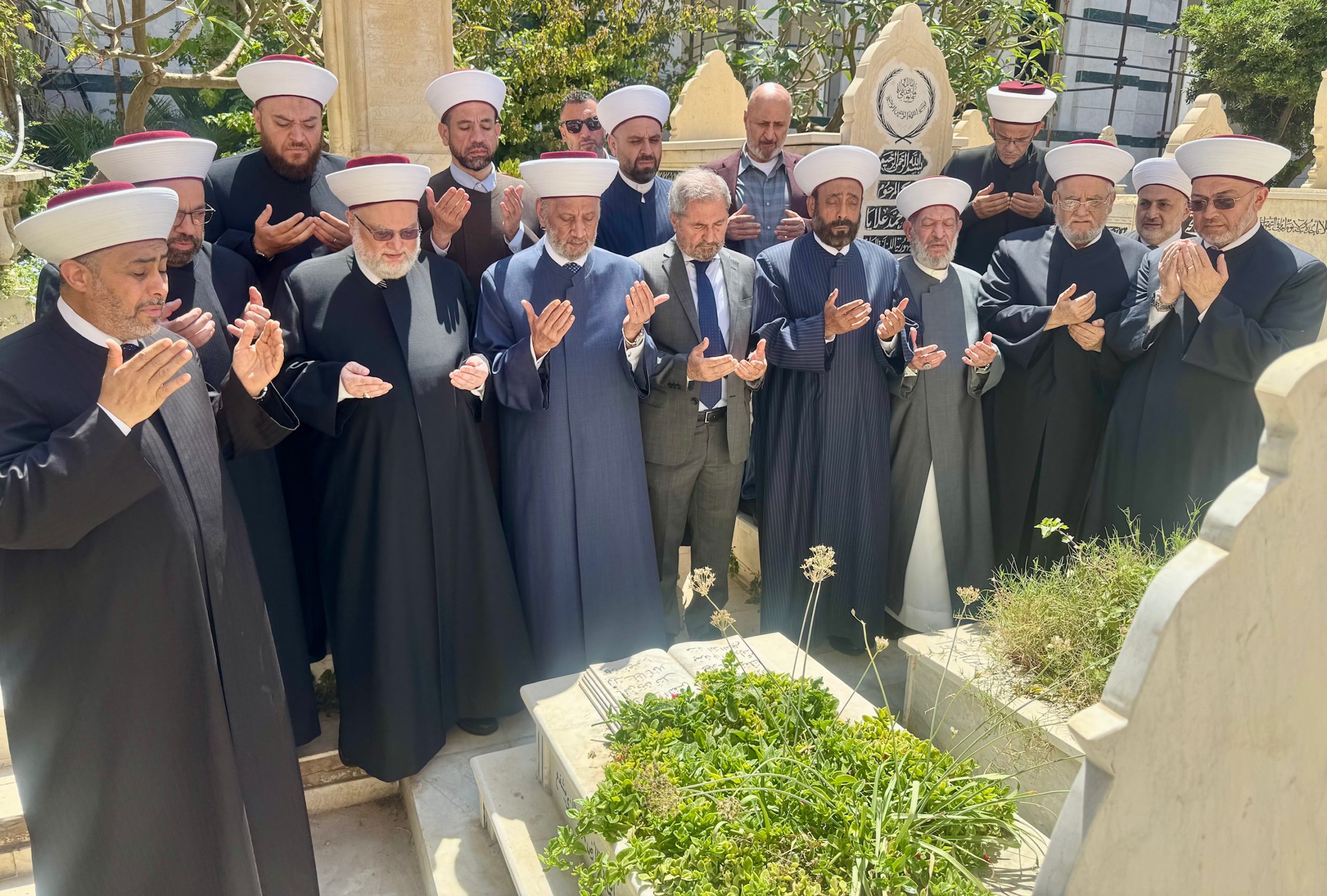 ذكرى لا تغيب: الشيخ حسن خالد ومسيرة الوطن ذكرى لا تغيب: الشيخ حسن خالد ومسيرة الوطن