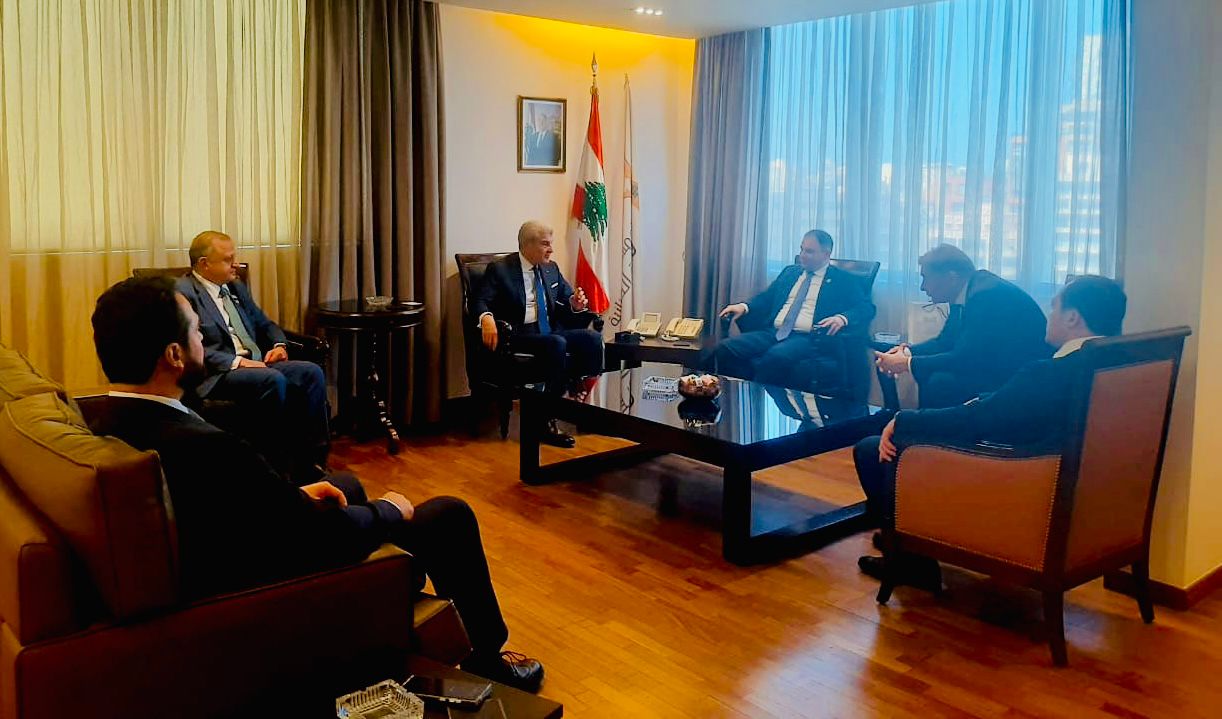 بحث وزير الصناعة جو عيسى الخوري مع وفد برلماني من جمهورية جورجيا كيفية تطوير العلاقات التجارية بين البلدين. بحث وزير الصناعة جو عيسى الخوري مع وفد برلماني من جمهورية جورجيا كيفية تطوير العلاقات التجارية بين البلدين.