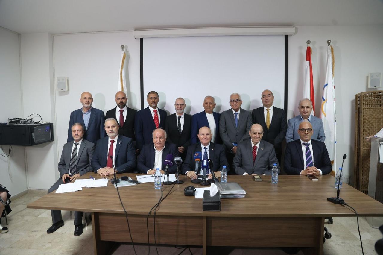 بحضور ممثل الأولمبية الدولية والأولمبي الآسيوي و 18 إتحاد أولمبي من أصل 32 الأولمبية اللبنانية إنتخبت لجنة تنفيذية بالتزكية برئاسة بطرس جلخ رمضان وتامر وقبلاوي وحنين نواباً ورستم أميناً عاماً ومقلّد أميناً للصندوق وزغيب محاسباً بحضور ممثل الأولمبية الدولية والأولمبي الآسيوي و 18 إتحاد أولمبي من أصل 32 الأولمبية اللبنانية إنتخبت لجنة تنفيذية بالتزكية برئاسة بطرس جلخ رمضان وتامر وقبلاوي وحنين نواباً ورستم أميناً عاماً ومقلّد أميناً للصندوق وزغيب محاسباً