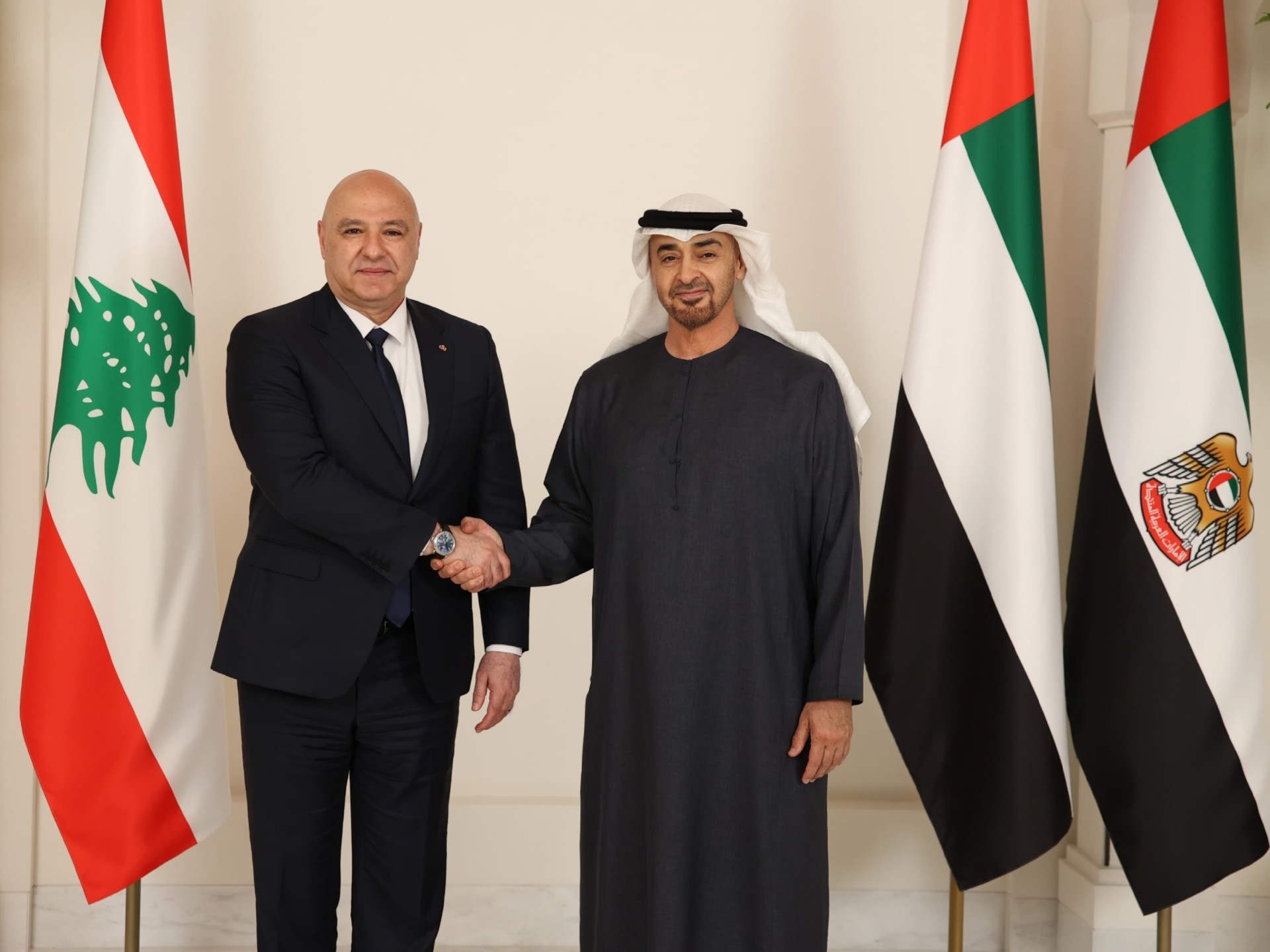 قمة لبنانية-اماراتية بين الرئيس عون والشيخ محمد بن زايد آل نهيان في ابو ظبي: توافق على اهمية تعزيز العلاقات الثنائية لما فيه خير البلدين والشعبين الشقيقين قمة لبنانية-اماراتية بين الرئيس عون والشيخ محمد بن زايد آل نهيان في ابو ظبي: توافق على اهمية تعزيز العلاقات الثنائية لما فيه خير البلدين والشعبين الشقيقين
