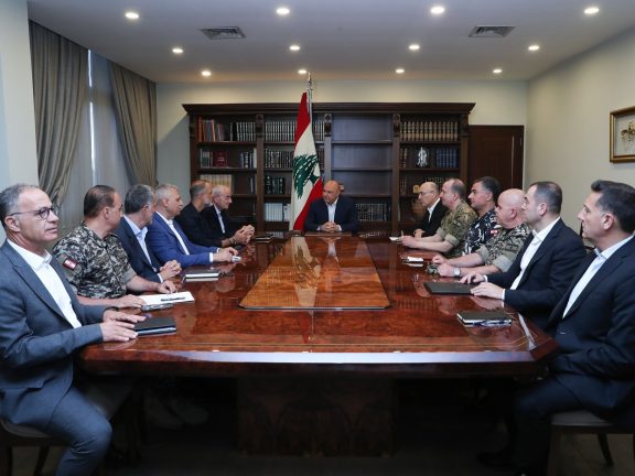 الرئيس عون ترأس اجتماعا ضم وزراء الدفاع والداخلية والأشغال وقادة الاجهزة الامنية لمتابعة التطورات نتيجة المواجهات الإيرانية الاسرائيلية