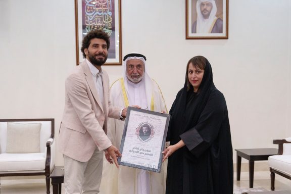 سلطان القاسمي مشيداً بدور قاسم إسطنبولي الحائز على جائزة اليونسكو الشارقة للثقافة العربية