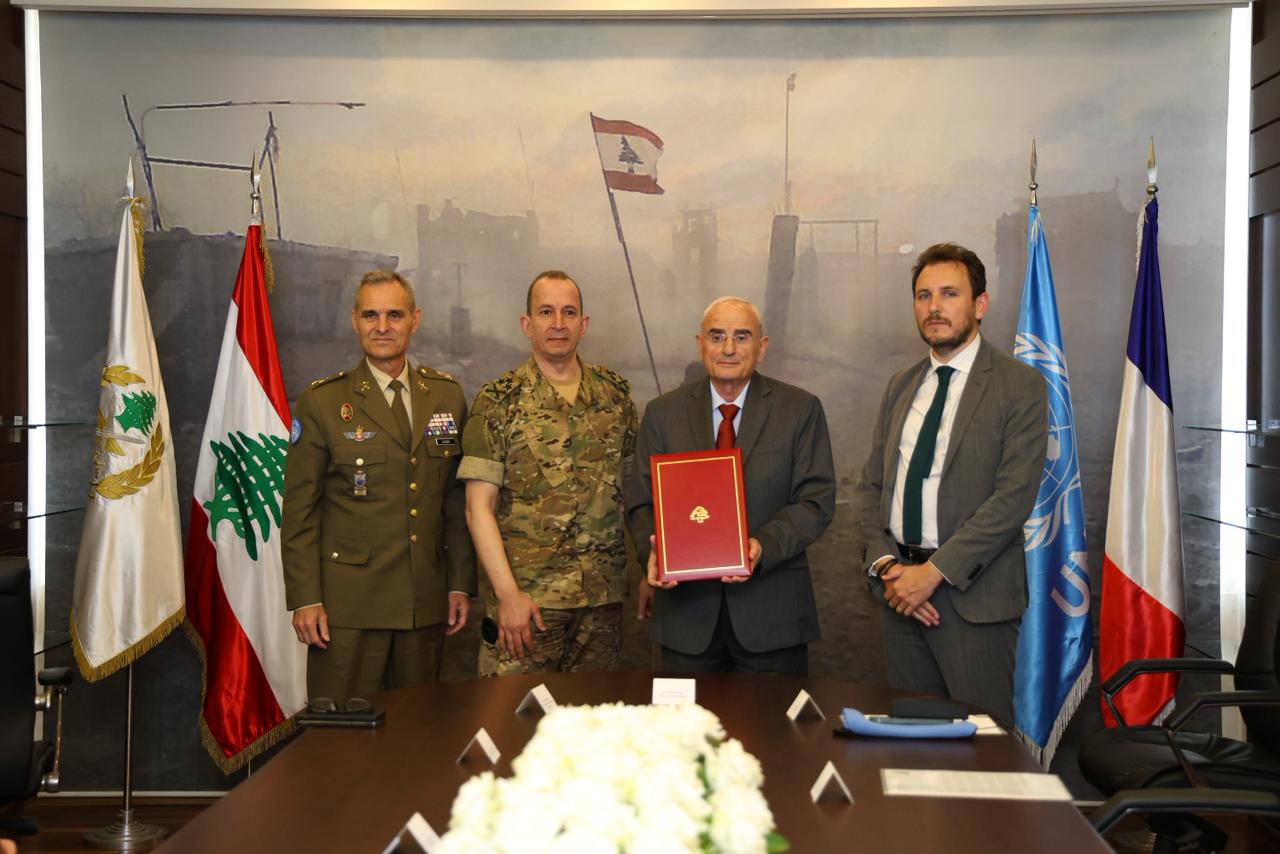 توقيع مذكرة تفاهم بين قوات الأمم المتحدة المؤقتة في لبنان – اليونيفيل، ووزارة الدفاع الوطني بمشاركة ودعم الحكومة الفرنسية توقيع مذكرة تفاهم بين قوات الأمم المتحدة المؤقتة في لبنان – اليونيفيل، ووزارة الدفاع الوطني بمشاركة ودعم الحكومة الفرنسية